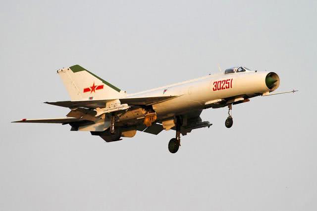 殲-8詳細(xì)介紹，殲-8戰(zhàn)機(jī)深度解析