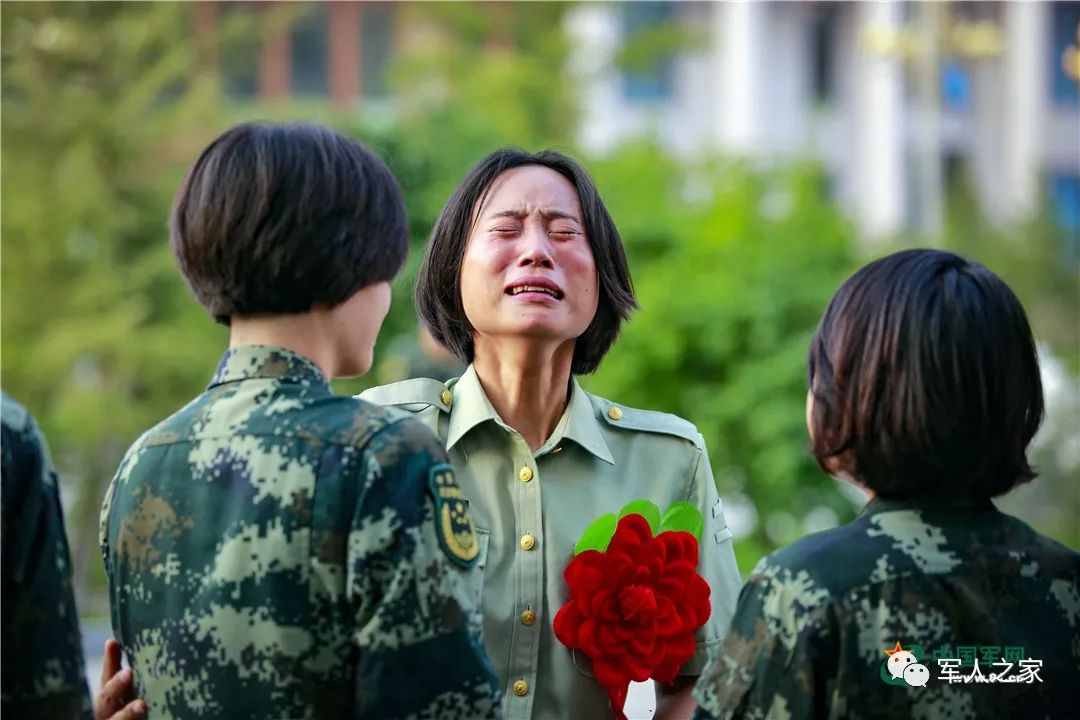 中國退伍女兵視頻，榮耀與堅韌的象征，中國退伍女兵的榮耀與堅韌，視頻展現(xiàn)時代象征