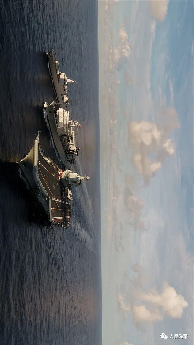 我國(guó)第一艘航母山東艦，展現(xiàn)海洋強(qiáng)國(guó)的雄心與實(shí)力，山東艦亮相，展現(xiàn)海洋強(qiáng)國(guó)的雄心與實(shí)力