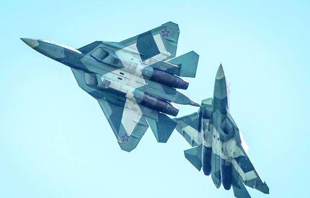蘇57與F22，空中霸主之爭，蘇57與F22，空中霸主之爭對決揭秘
