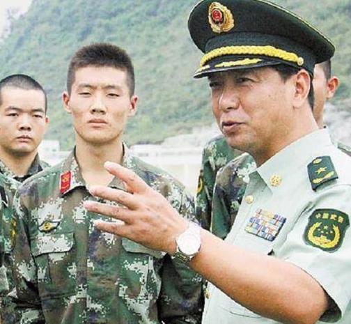 丁曉兵，榮耀的軍銜與不凡的軍魂，丁曉兵，榮耀軍銜背后的軍魂傳奇