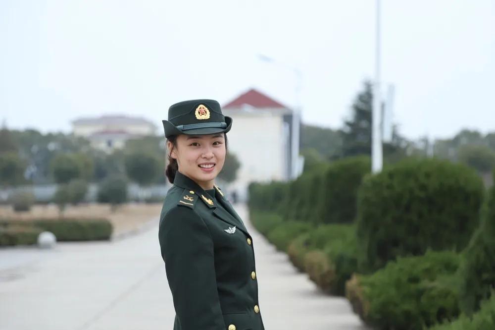 中國(guó)女兵，單人的力量與堅(jiān)韌之美，中國(guó)女兵，單人力量的堅(jiān)韌與美麗