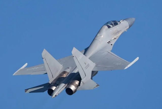殲-16戰(zhàn)機(jī)性能特點(diǎn)深度解析，殲-16戰(zhàn)機(jī)性能特點(diǎn)深度剖析