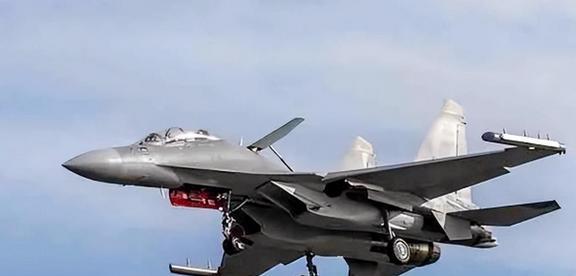 中國空軍，翱翔藍天，捍衛(wèi)長空，中國空軍，藍天捍衛(wèi)者，長空翱翔展雄姿
