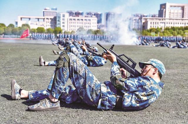 國防軍事在新中國成立70周年中的偉大成就與挑戰(zhàn)，國防軍事在新中國成立70周年，偉大成就與挑戰(zhàn)概覽