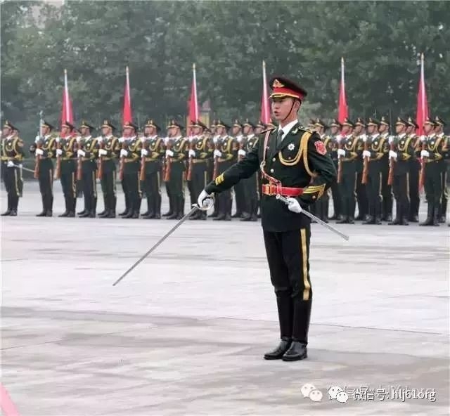 三軍儀仗隊張震，榮耀與擔當?shù)南笳?，三軍儀仗隊張震，榮耀的象征，擔當之楷模