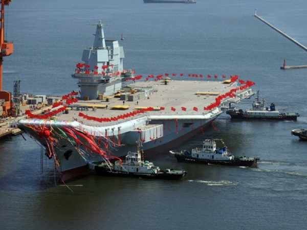山東艦下水六年未見(jiàn)出海，期待與挑戰(zhàn)并存，山東艦下水六年靜待出海，期待與挑戰(zhàn)同行