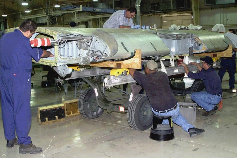 揭秘A-10攻擊機(jī)的威力，純視頻解析，揭秘A-10攻擊機(jī)的威力，深度視頻解析