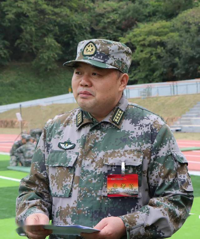 集團(tuán)軍最高長(zhǎng)官，職責(zé)、角色與領(lǐng)導(dǎo)力，集團(tuán)軍最高長(zhǎng)官，職責(zé)、角色與領(lǐng)導(dǎo)力的核心體現(xiàn)