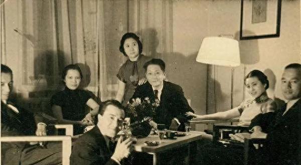 三軍儀仗隊(duì)送行錢學(xué)森，榮耀與敬意，三軍儀仗隊(duì)致敬錢學(xué)森，榮耀與敬意的送行