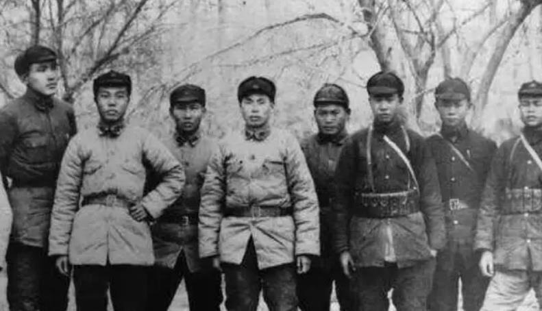 揭秘，1955年授銜最年輕的將軍是誰(shuí)？，揭秘，最年輕的將軍揭秘，他是誰(shuí)？——揭秘1955年授銜的年輕將軍傳奇故事