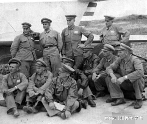 中國(guó)人民志愿軍，司令員兼政委的領(lǐng)導(dǎo)藝術(shù)，中國(guó)人民志愿軍司令員兼政委的領(lǐng)導(dǎo)藝術(shù)之道