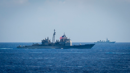 美艦為何能靠近遼寧艦，解析背后的多重因素，美艦靠近遼寧艦背后的多重因素解析
