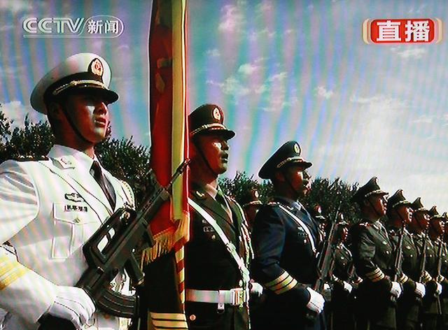 三軍儀仗隊(duì)視頻最新，展現(xiàn)榮耀與力量的壯麗畫卷，三軍儀仗隊(duì)最新視頻，榮耀與力量的壯麗展示