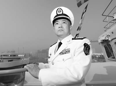 遼寧艦首任艦長(zhǎng)張崢的軍銜之路，榮耀與責(zé)任并存，遼寧艦首任艦長(zhǎng)張崢的榮耀與責(zé)任之路