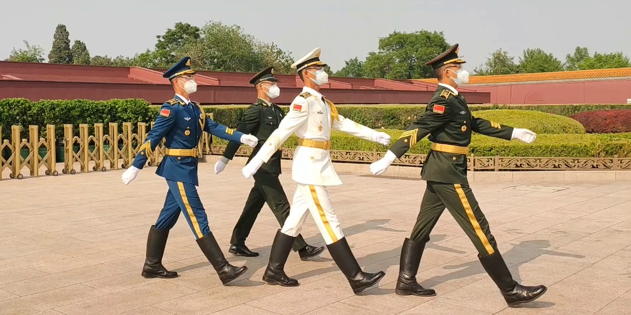 游客跟拍三軍儀仗隊，榮耀與責任的瞬間，游客跟拍三軍儀仗隊，榮耀與責任時刻的見證
