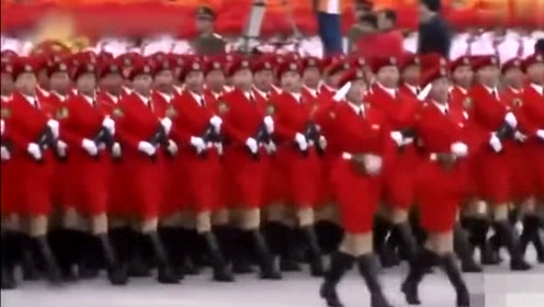 中國女兵穿紅衣服閱兵，展現(xiàn)新時代風(fēng)采與力量，中國女兵穿紅衣服展現(xiàn)新時代風(fēng)采與力量，閱兵中的颯爽英姿
