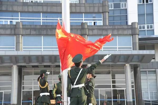 國(guó)旗護(hù)衛(wèi)隊(duì)要求，榮譽(yù)與責(zé)任的體現(xiàn)，國(guó)旗護(hù)衛(wèi)隊(duì)的榮耀與責(zé)任，要求與體現(xiàn)