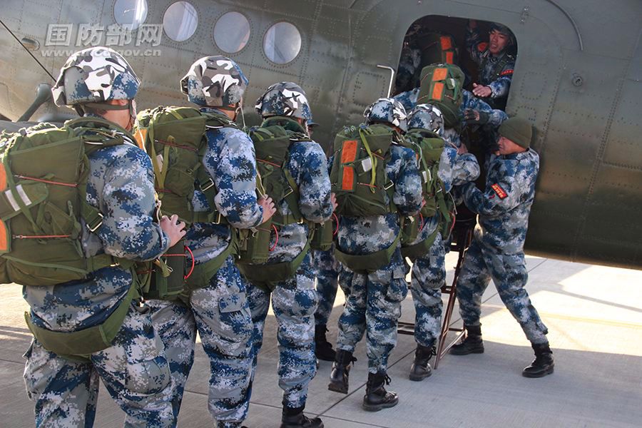 我國空降兵不屬于傳統(tǒng)意義上的軍種分類，我國空降兵，突破傳統(tǒng)軍種界限的特種部隊(duì)