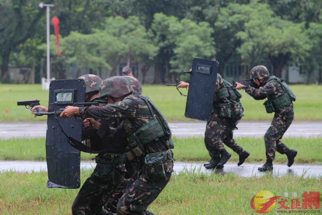 石崗新圍軍營開放日，展現(xiàn)軍事力量，深化軍民融合，石崗新圍軍營開放日，展現(xiàn)軍力，深化軍民融合實踐