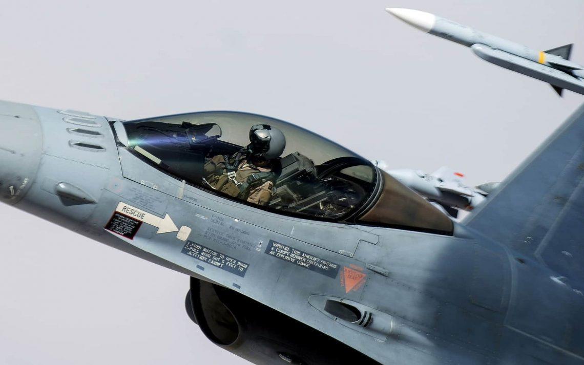 中國(guó)空軍16架戰(zhàn)機(jī)的力量與榮耀，中國(guó)空軍16架戰(zhàn)機(jī)，力量與榮耀的展現(xiàn)