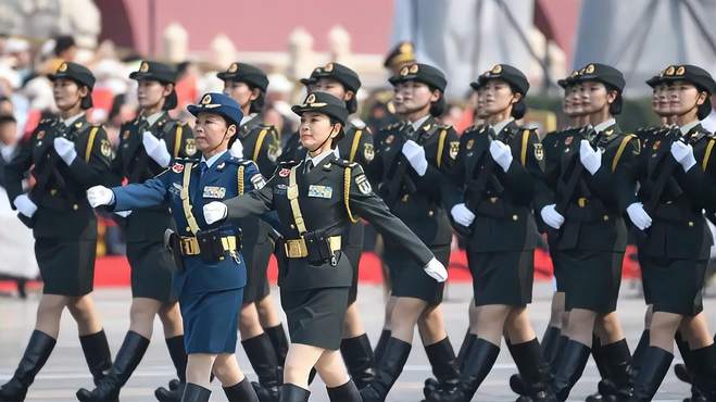 三軍女兵方隊(duì)