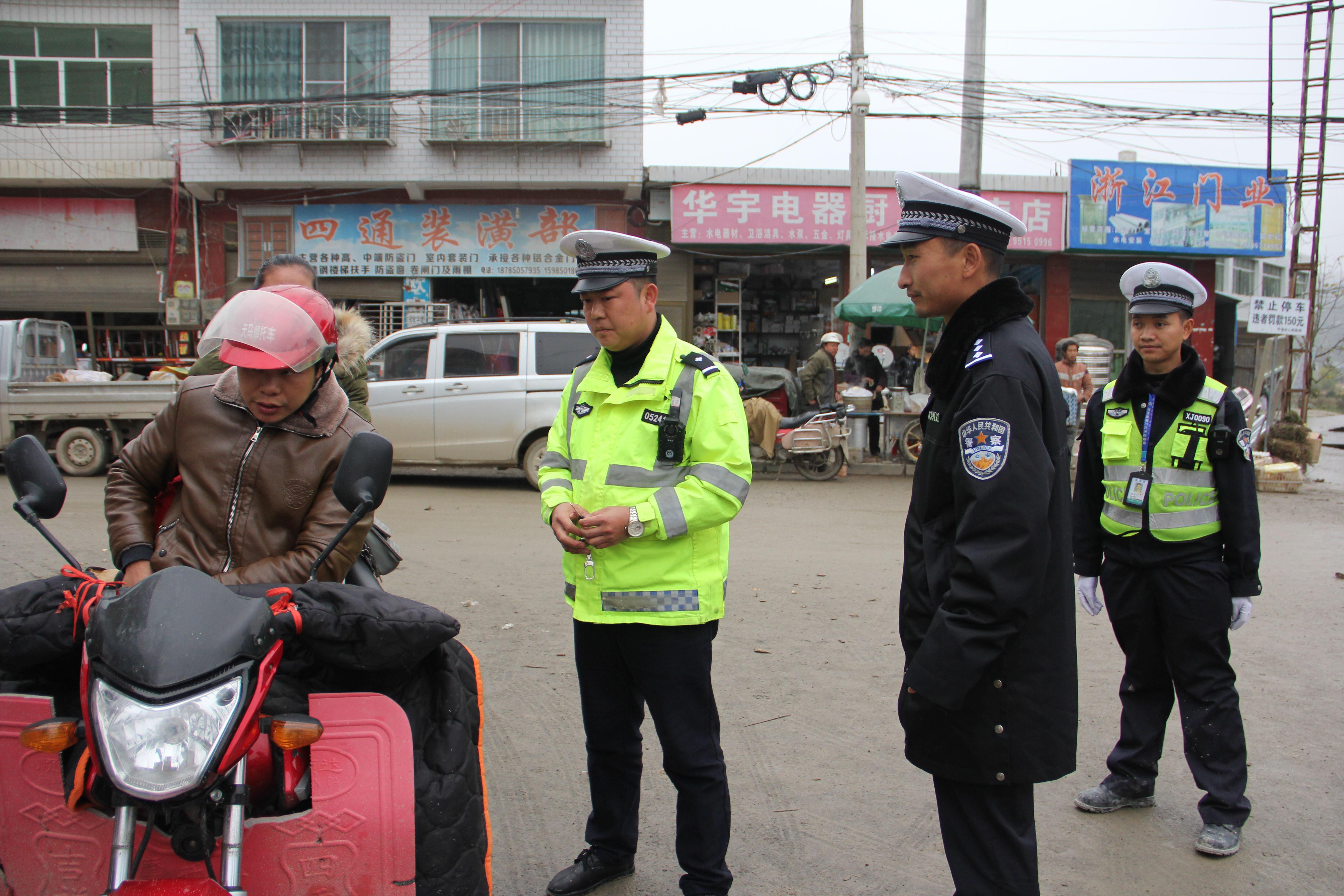 西部戰(zhàn)區(qū)新浪官方微博，構(gòu)建軍民融合深度發(fā)展的信息橋梁，西部戰(zhàn)區(qū)新浪官方微博，軍民融合深度發(fā)展的信息橋梁