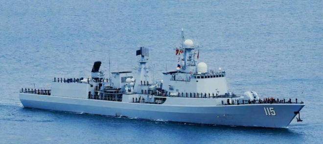 石家莊號導(dǎo)彈驅(qū)逐艦，直升機(jī)機(jī)庫的存在與功能，石家莊號導(dǎo)彈驅(qū)逐艦，直升機(jī)機(jī)庫的存在與功能解析