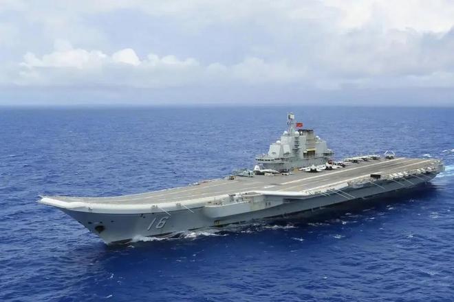 中國航空母艦遼寧艦圖片，展現大國海軍力量的象征，中國海軍力量象征——遼寧艦圖片展示