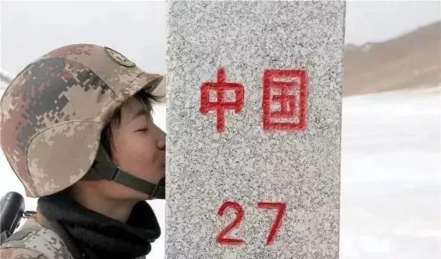 中國特戰(zhàn)女兵照片，展現(xiàn)鏗鏘玫瑰的英勇風采，中國特戰(zhàn)女兵照片，鏗鏘玫瑰的英勇風采展示