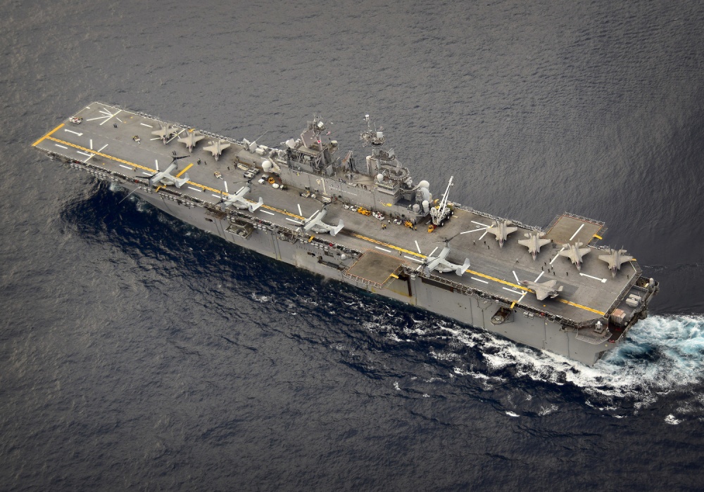 美軍黃蜂號(hào)兩棲攻擊艦，力量與靈活性的完美結(jié)合，美軍黃蜂號(hào)兩棲攻擊艦，力量與靈活性的巔峰融合
