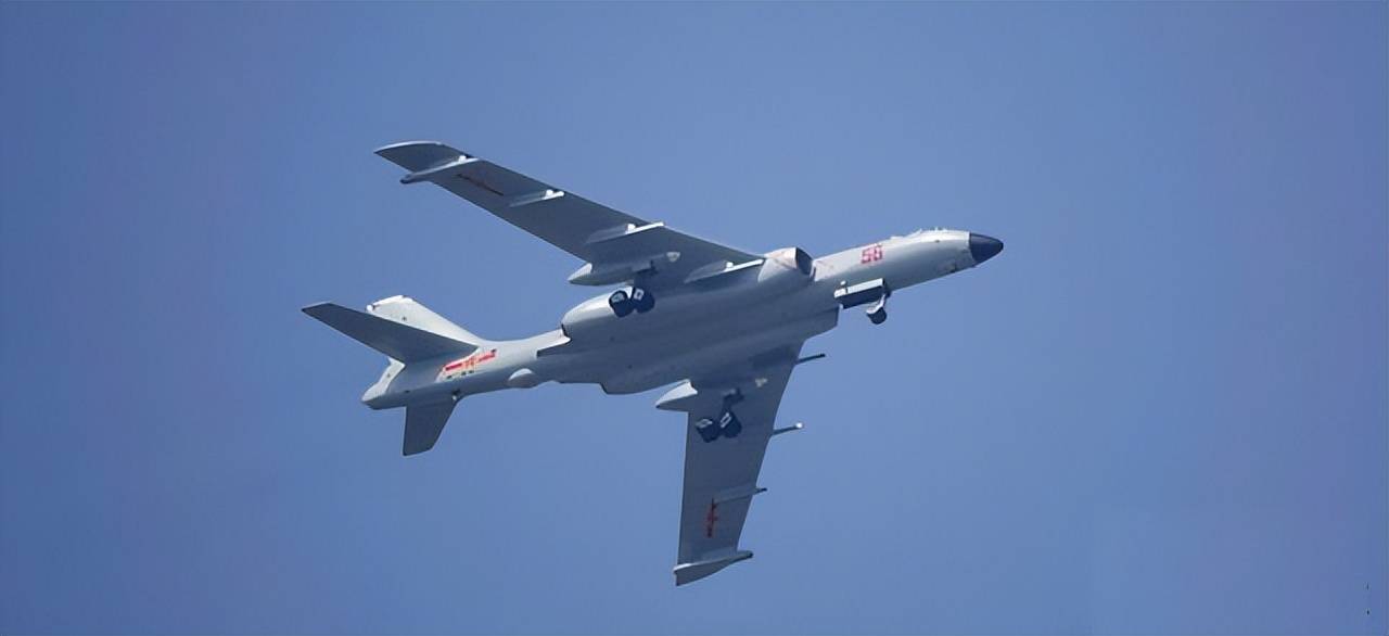 轟-6高清圖，揭示中國(guó)戰(zhàn)略轟炸機(jī)的魅力與實(shí)力，中國(guó)戰(zhàn)略轟炸機(jī)轟-6高清圖展示其魅力與實(shí)力