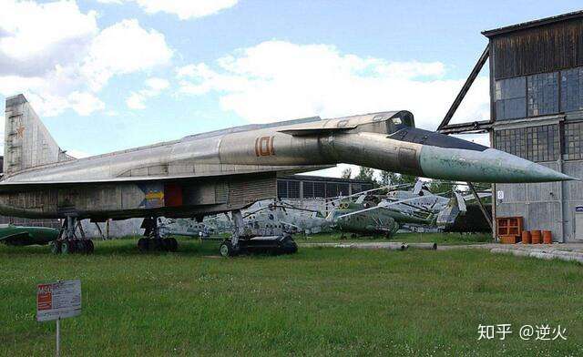 圖22M逆火轟炸機(jī)視頻，揭示冷戰(zhàn)時(shí)代的空中霸主風(fēng)采，冷戰(zhàn)時(shí)代的空中霸主風(fēng)采揭秘，圖22M逆火轟炸機(jī)視頻展現(xiàn)其風(fēng)采