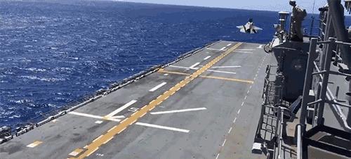 航空母艦，是飛機還是船？解析其獨特的身份與功能，航空母艦，空中的巨翼與海洋的霸主，究竟是何身份？