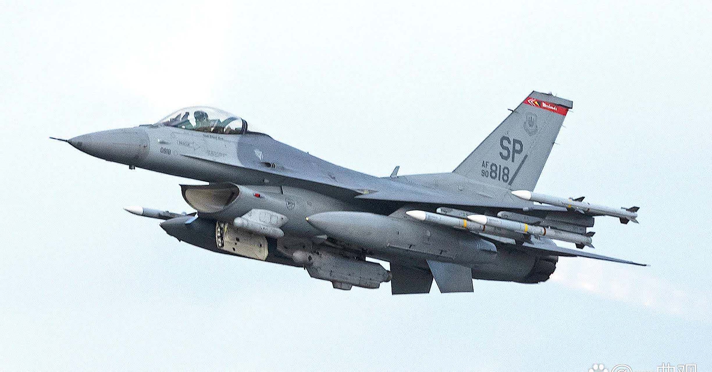 美國(guó)將為烏克蘭F-16戰(zhàn)機(jī)配備先進(jìn)武器，深化軍援與戰(zhàn)略考量，美國(guó)深化軍援，為烏克蘭F-16戰(zhàn)機(jī)配備先進(jìn)武器，戰(zhàn)略考量背后顯露出更多意圖