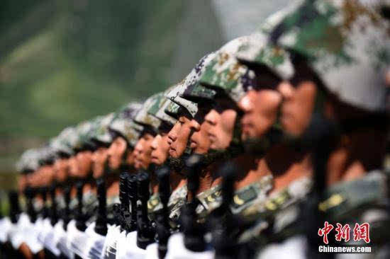 閱兵方陣高清圖片，展現(xiàn)榮耀與力量，閱兵方陣榮耀瞬間，高清圖片展現(xiàn)力量與榮耀