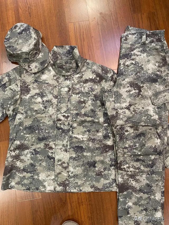 星空迷彩短袖，時(shí)尚與軍事元素的完美融合，時(shí)尚與軍事元素交融，星空迷彩短袖的魅力展現(xiàn)