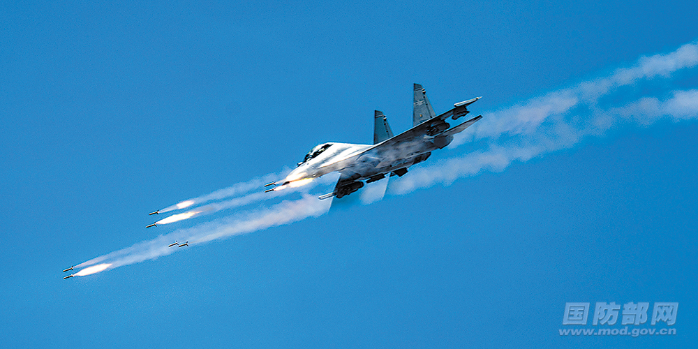 北部空軍第十五旅，榮耀與擔(dān)當(dāng)?shù)南笳鳎辈靠哲姷谑迓?，榮耀與擔(dān)當(dāng)?shù)牡浞吨? class=
