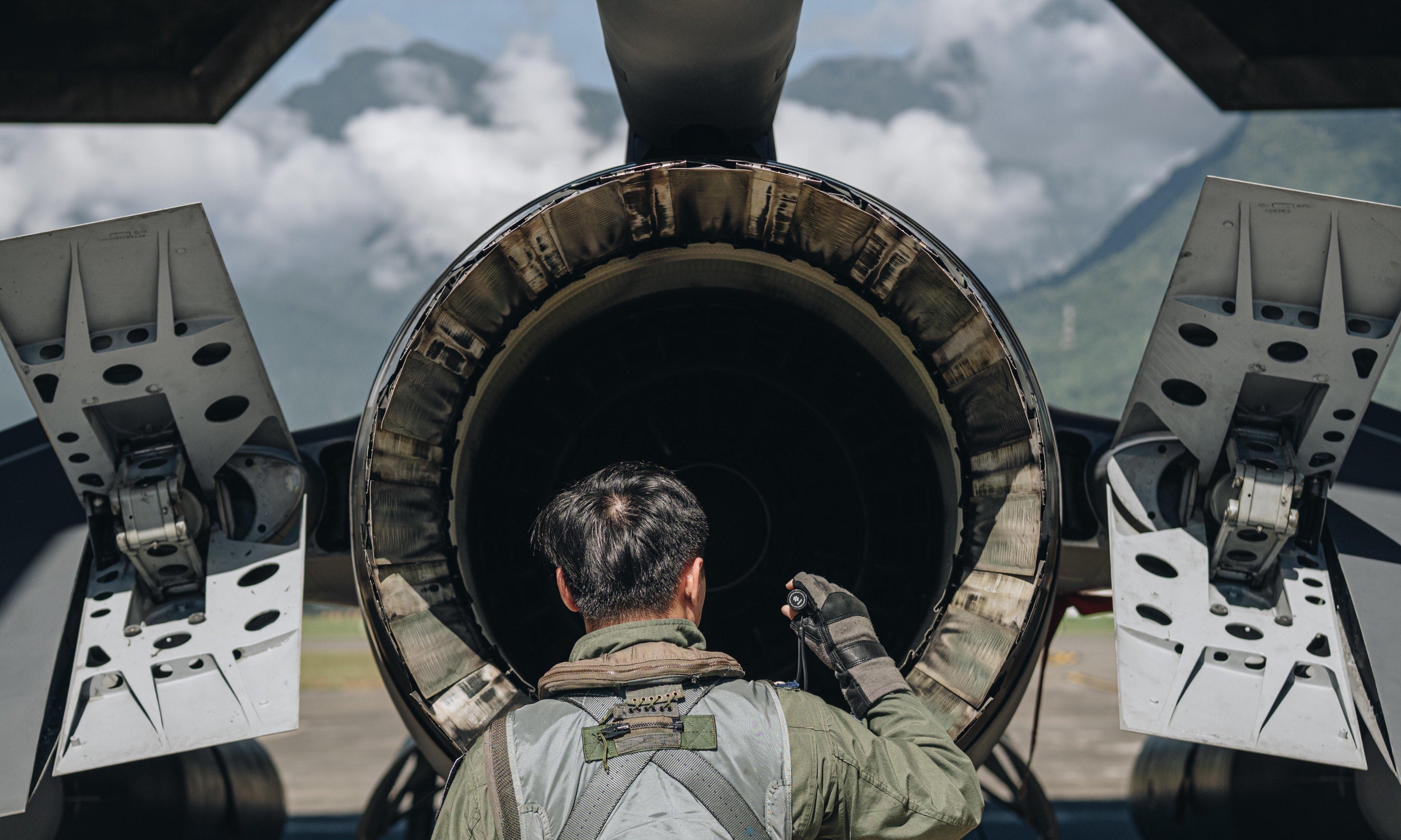 F16V戰(zhàn)斗機(jī)與殲-10C，空中力量的兩大巨頭之比較，F(xiàn)16V戰(zhàn)斗機(jī)與殲-10C，空中力量巨頭的深度比較