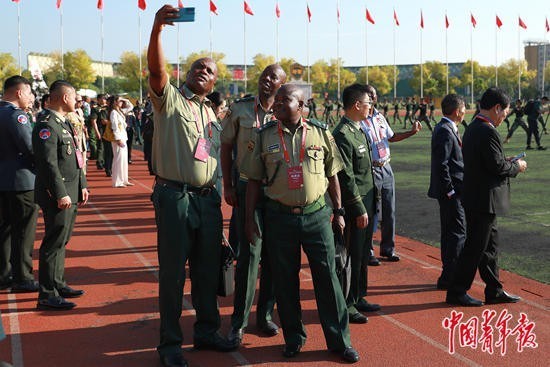 中國人民武裝警察部隊特種警察學(xué)院培養(yǎng)出的學(xué)員，公務(wù)員的身份與特種警察的使命，中國人民武裝警察部隊特種警察學(xué)院，公務(wù)員使命與特種精英培養(yǎng)之路
