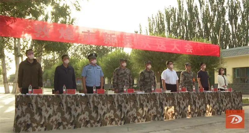 探索未來戰(zhàn)場時(shí)尚，揭秘全新設(shè)計(jì)的2022新迷彩服，揭秘未來戰(zhàn)場時(shí)尚，全新設(shè)計(jì)的2022新迷彩服探索