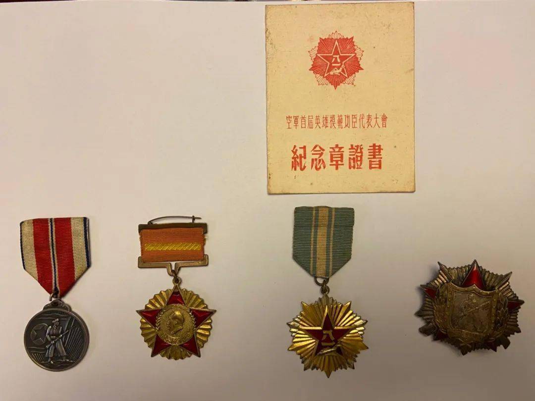 中國人民志愿軍的榮耀稱號，英勇無畏，正義之師的象征，中國人民志愿軍，英勇無畏的正義之師，榮耀稱號的象征
