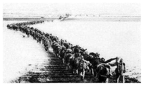 中國(guó)人民志愿軍在誰的帶領(lǐng)下跨過，偉大的抗美援朝戰(zhàn)爭(zhēng)回顧，偉大的抗美援朝戰(zhàn)爭(zhēng)回顧，中國(guó)人民志愿軍跨過鴨綠江之路