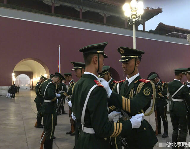 國(guó)旗護(hù)衛(wèi)隊(duì)最新圖片，榮耀與責(zé)任的象征，國(guó)旗護(hù)衛(wèi)隊(duì)風(fēng)采，榮耀與責(zé)任的象征圖片展示