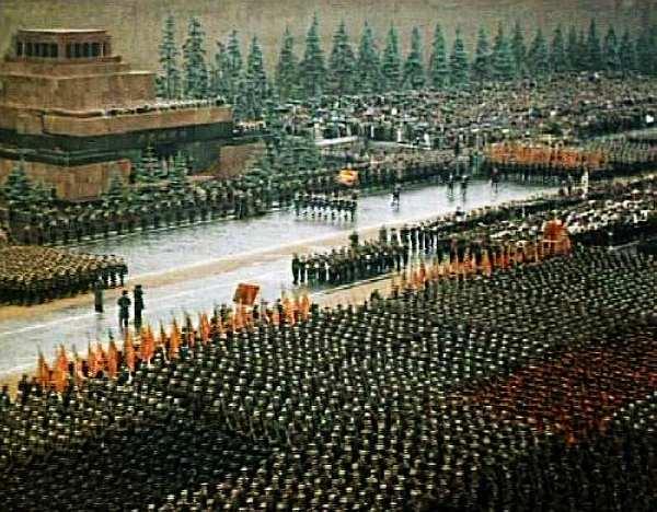 莫斯科兩次紅場閱兵，歷史、意義與影響，莫斯科紅場閱兵的雙重歷史意義與深遠(yuǎn)影響