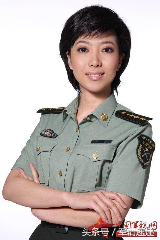 一南軍事論壇女主持人介紹，閃耀的軍事新聞之星，一南軍事論壇女主持人風(fēng)采，閃耀軍事新聞界的明星主持人介紹