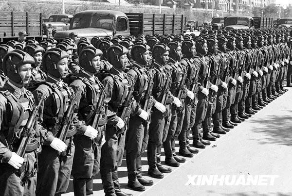 中國(guó)殲擊機(jī)轟炸機(jī)，空中力量的璀璨明珠，中國(guó)殲擊機(jī)轟炸機(jī)，空中力量的耀眼明珠