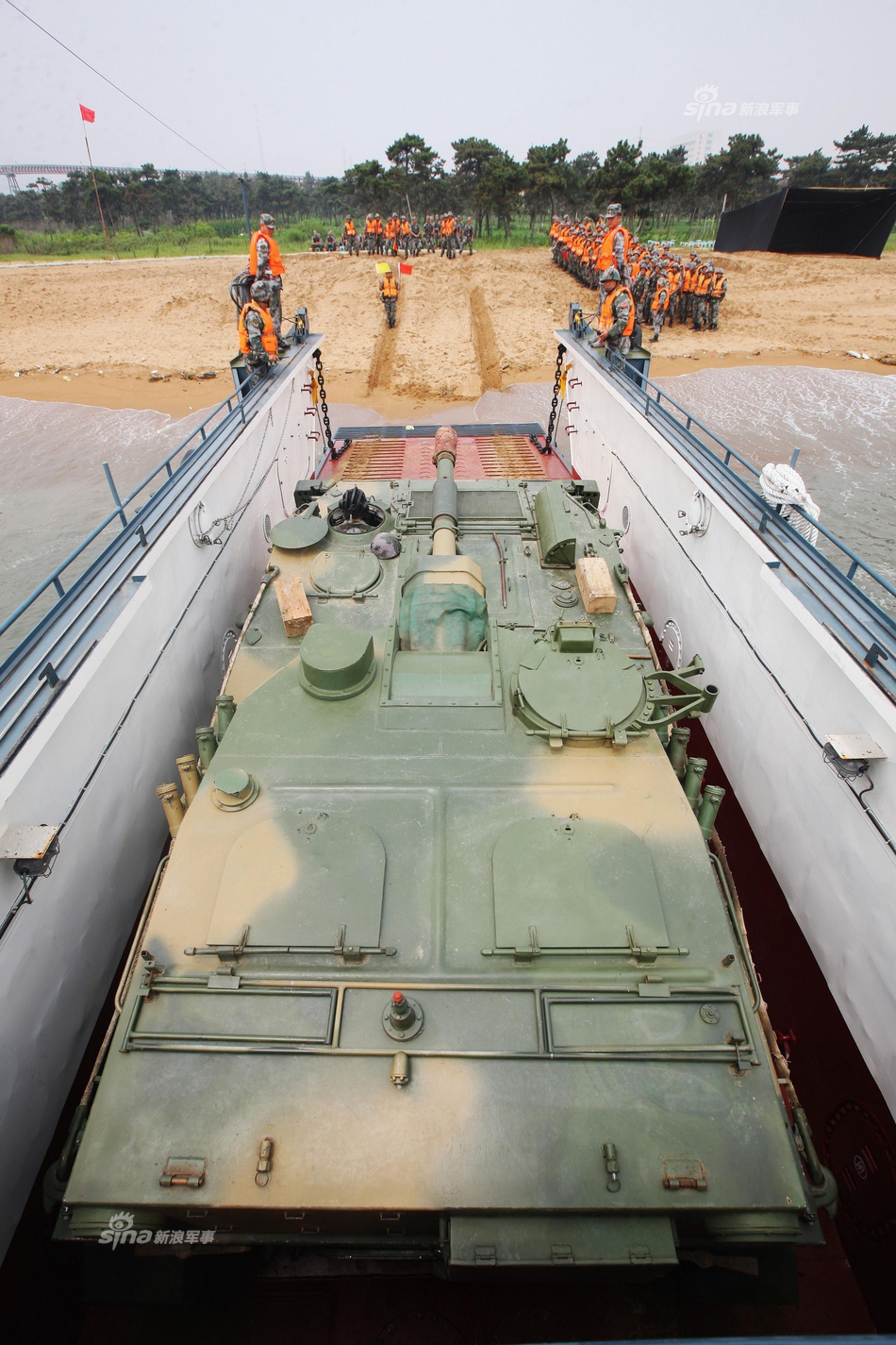 揭秘中國(guó)海軍的驕傲，069型登陸艇參數(shù)詳解，中國(guó)海軍驕傲揭秘，069型登陸艇參數(shù)詳解