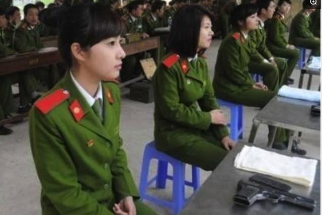 關(guān)于越南抓了中國女兵視頻的探討，越南抓中國女兵視頻事件探討