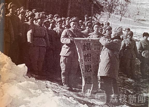 楊根思連與楊德盛，傳承英雄精神的時(shí)代典范，楊根思連與楊德盛，英雄精神的時(shí)代傳承者